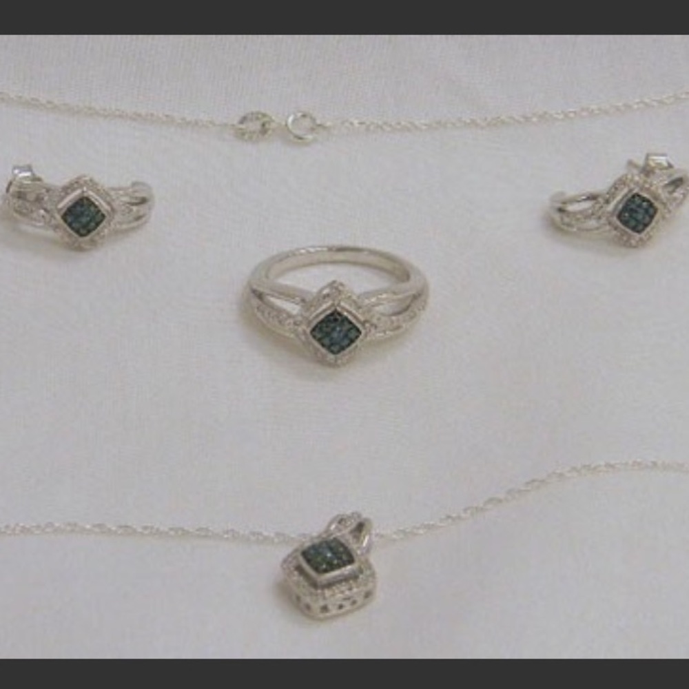 Liquidation🎉 .30ctw Blue & White Diamond Set